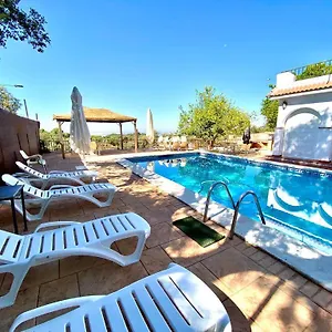 Estudio Coqueto Con Cocina, Bano Y Piscina De Temporada Compartida, A 8km De Cordoba, En Plena Sierra,by Trassierrarooms , Cordoue Espagne